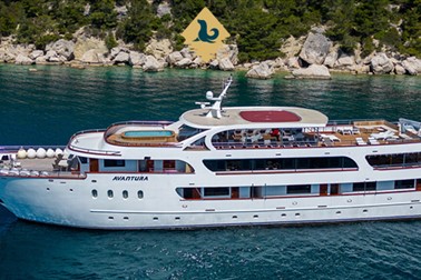 Križarjenje po Dalmaciji z luksuzno kržarko
