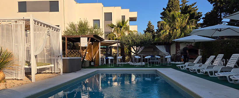 Kristal Paris Resort, počitnice v Novalji na Pagu - Kuponko.si