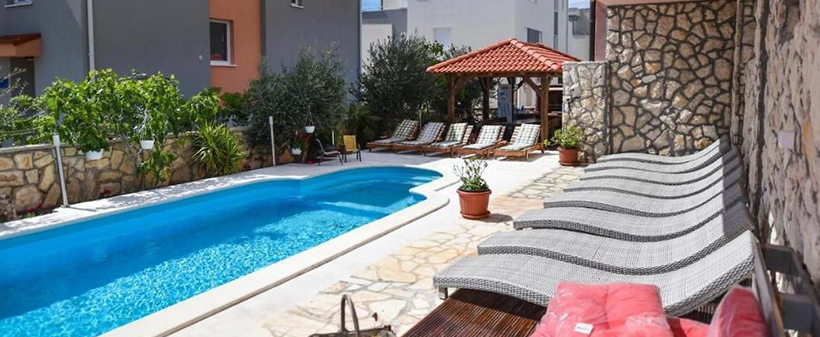 Tiffany & Prince apartmani, počitnice v Novalji na Pagu - Kuponko.si