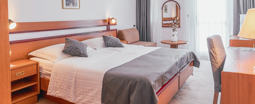 Hotel Horizont 4*, Baška Voda: oddih s polpenzionom - Kuponko.si