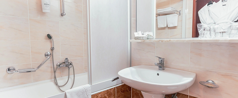 Hotel Horizont 4*, Baška Voda: oddih s polpenzionom - Kuponko.si