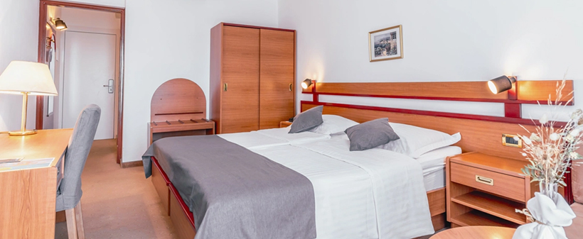 Hotel Horizont 4*, Baška Voda: oddih s polpenzionom - Kuponko.si