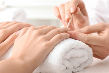 Salon LEPANOGA : nega rok z manikiro