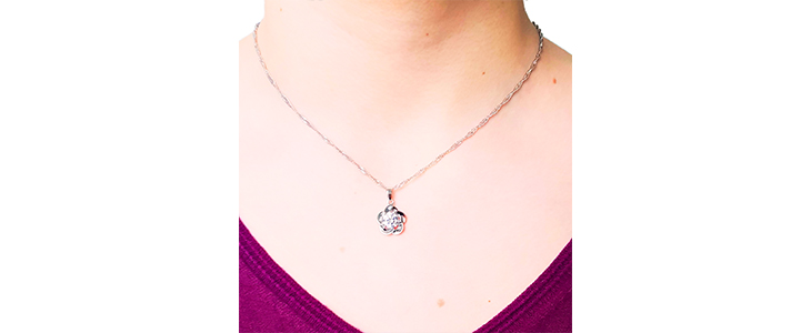 Prestižna srebrna verižica White Flower - Kuponko.si