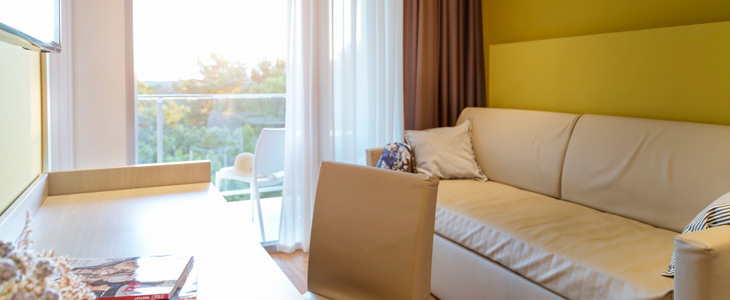 Crvena Luka 4*, Biograd na Moru: oddih s polpenzionom - Kuponko.si