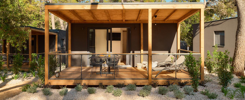 Pine beach resort, Pakoštane: mobilne hiške - Kuponko.si