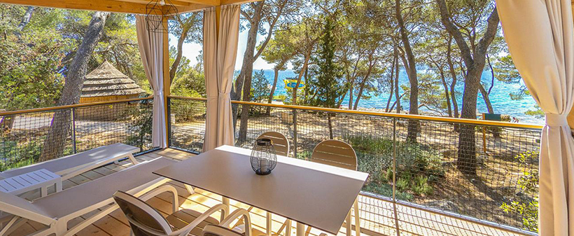 Pine beach resort, Pakoštane: mobilne hiške - Kuponko.si