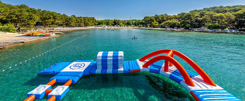 Pine beach resort, Pakoštane: mobilne hiške - Kuponko.si