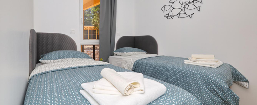 Pine beach resort, Pakoštane: mobilne hiške - Kuponko.si