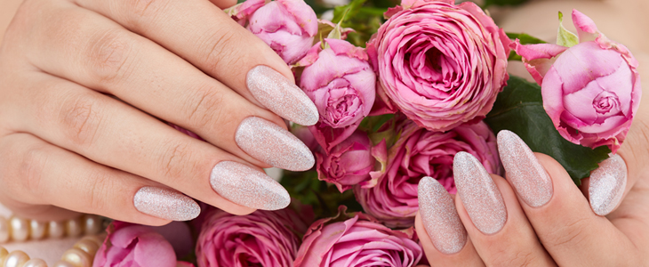 Minimalist beauty salon: Podaljševanje nohtov - Kuponko.si