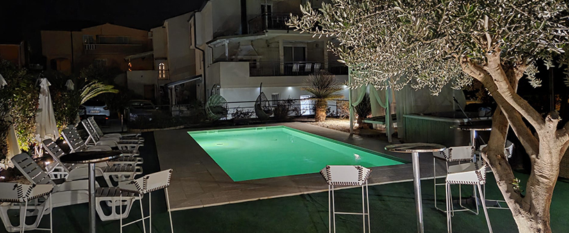 Kristal Paris Resort, počitnice v Novalji na Pagu - Kuponko.si