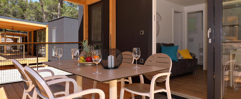 Pine beach resort, Pakoštane: mobilne hiške - Kuponko.si