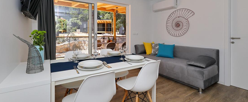 Pine beach resort, Pakoštane: mobilne hiške - Kuponko.si