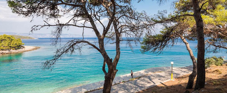Fontana resort, Jelsa, Hvar: oddih v apartmaju - Kuponko.si