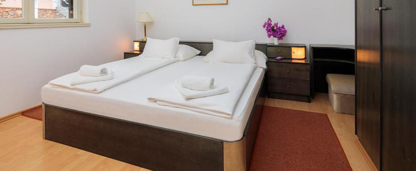 Fontana resort, Jelsa, Hvar: oddih v apartmaju - Kuponko.si