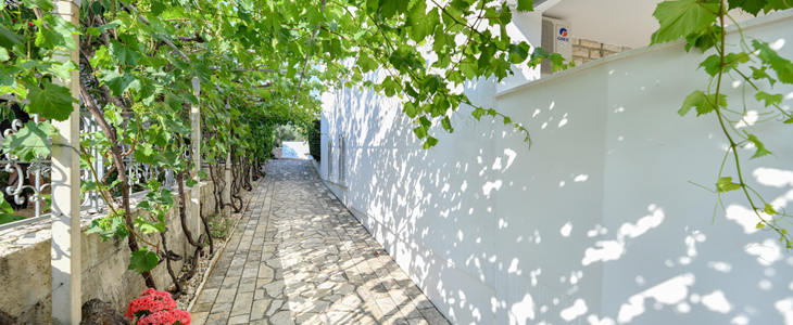 Apartmaji Ineta, Sv. Filip i Jakov, 7x nočitev - Kuponko.si
