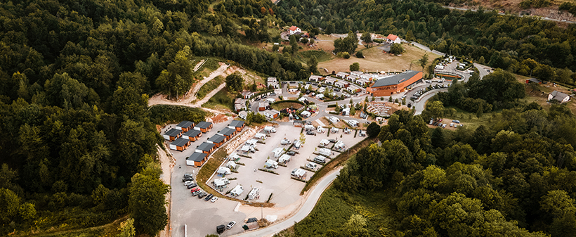 Kamp Plitvice 5*: oddih v mobilni hišici  - Kuponko.si