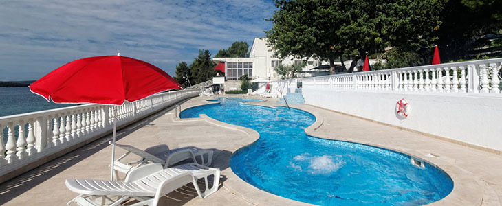 Hotel Val***, Seget Donji, Trogir: morski oddih - Kuponko.si