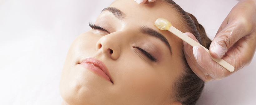 Minimalist beauty salon: oblikovanje obrvi - Kuponko.si