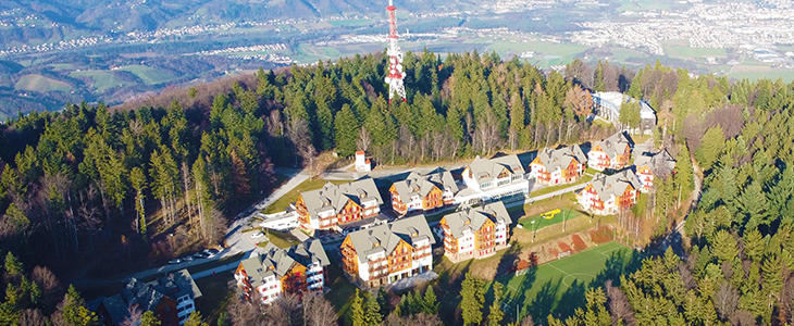 Pohorje Village Wellbeing Resort: kopanje v bazenu - Kuponko.si