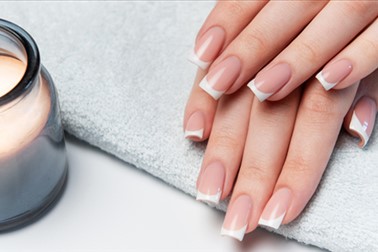 Minimalist beauty salon: BIAB manikura